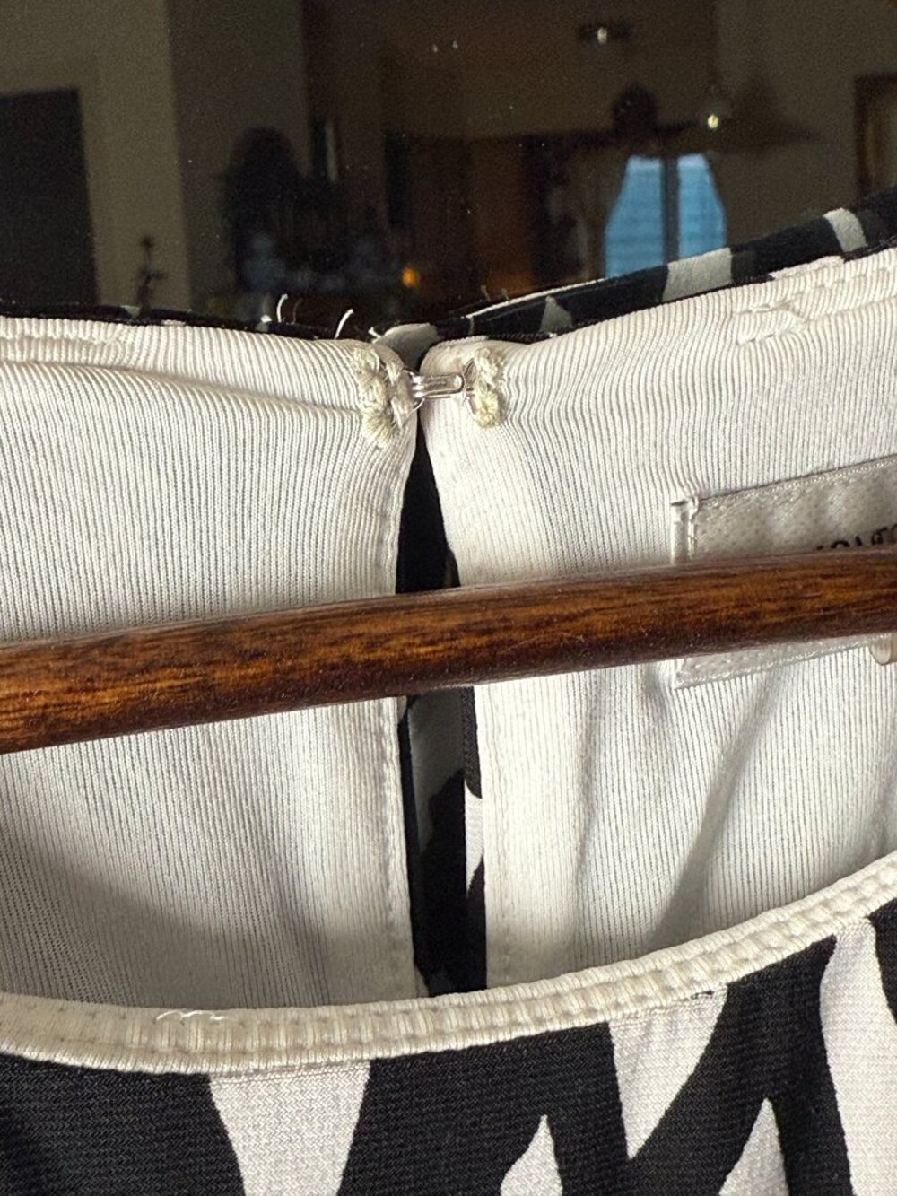 Black & White Abstract Print Sleeveless Asymmetrical Hem Modern Chic Midi Dress - Picture 7 of 9